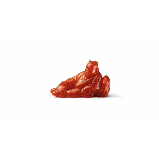AN AMBER FIGURE OF A SCHOLAR