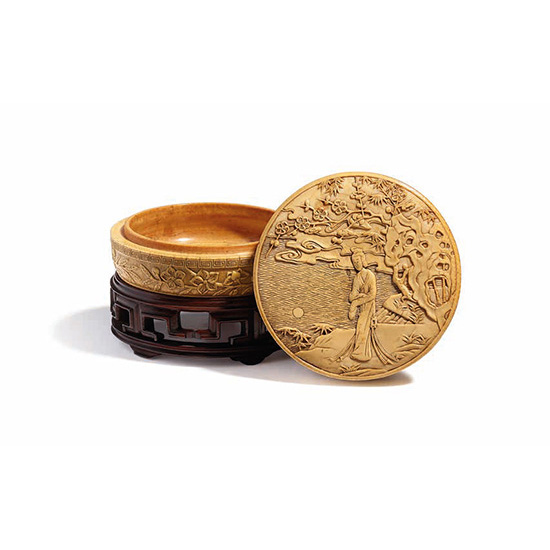 AN IVORY INCENSE BOX AND COVER